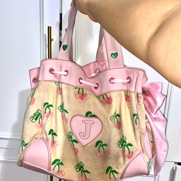 Juicy Couture Pink and Cream Tote with Heart Charm - Picture 2 of 2